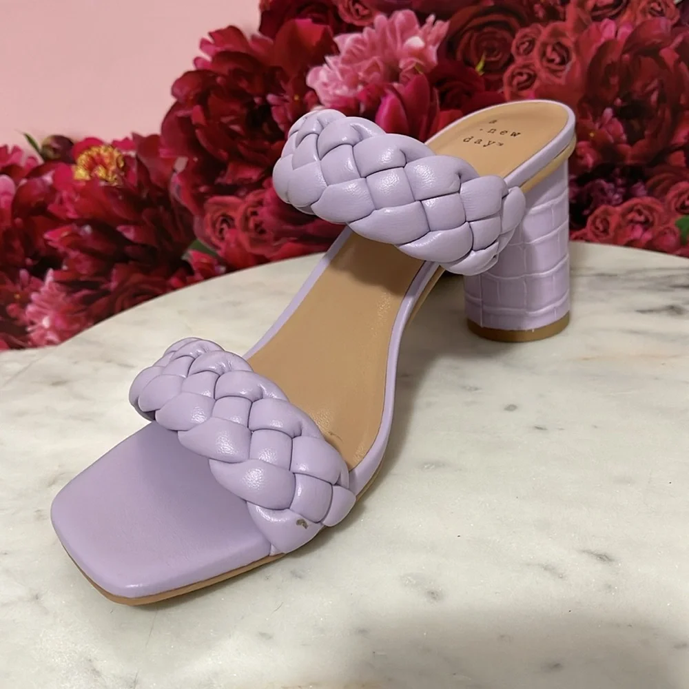 A New day beautiful sandals 👡 in lilac color (size 8 1/2) - New - Picture 4 of 10
